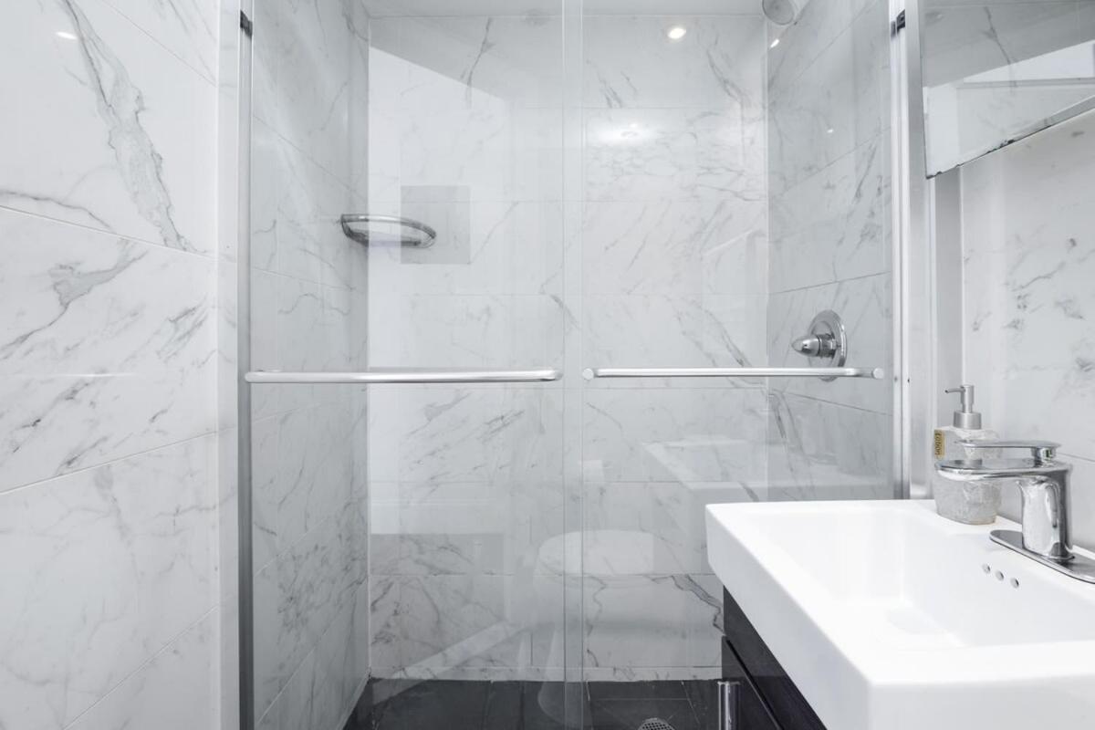 69-5c Festive Comfort Brand New 1br Lower East Side Christmas Ready Apartment