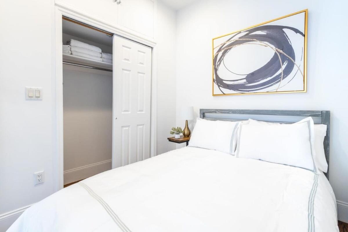 69-5c Festive Comfort Brand New 1br Lower East Side Christmas Ready *