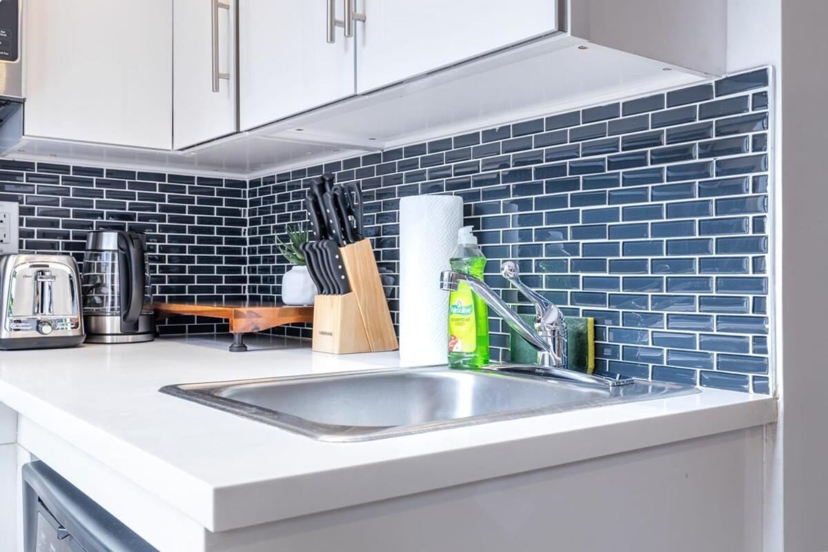 69-5c Festive Comfort Brand New 1br Lower East Side Christmas Ready Apartment