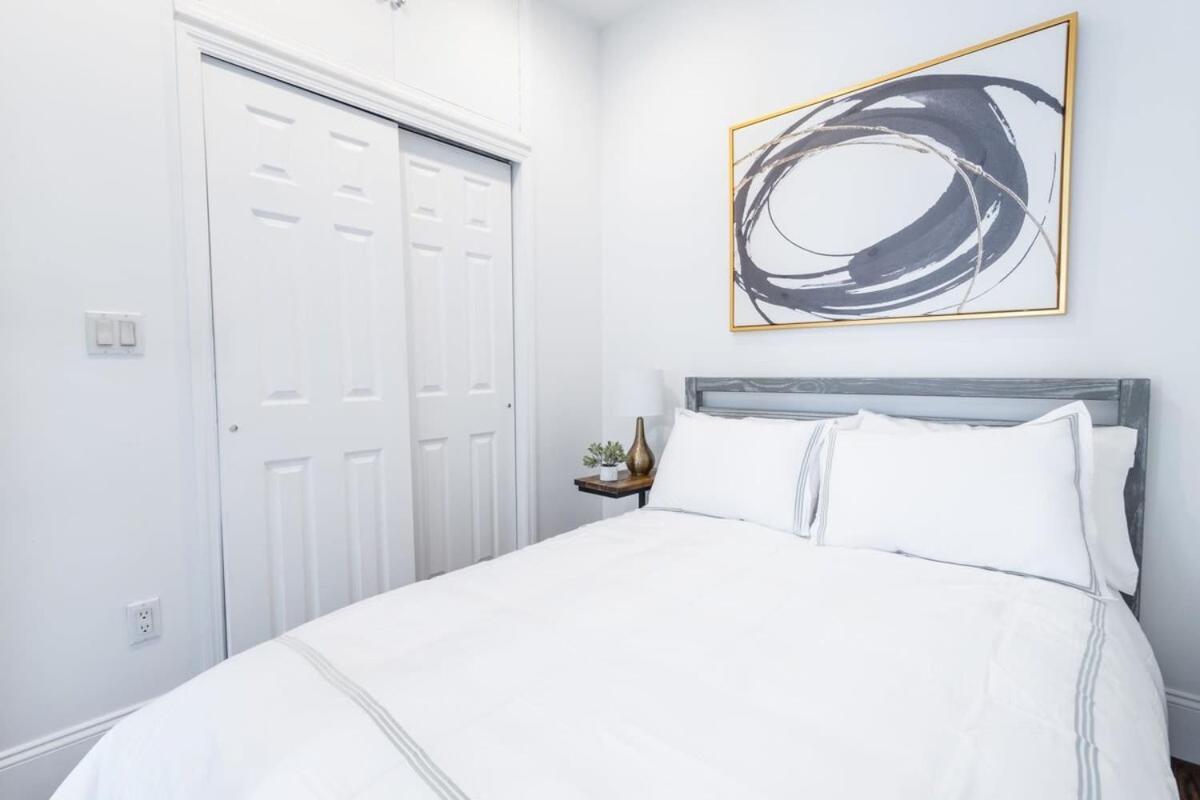 69-5c Festive Comfort Brand New 1br Lower East Side Christmas Ready New York