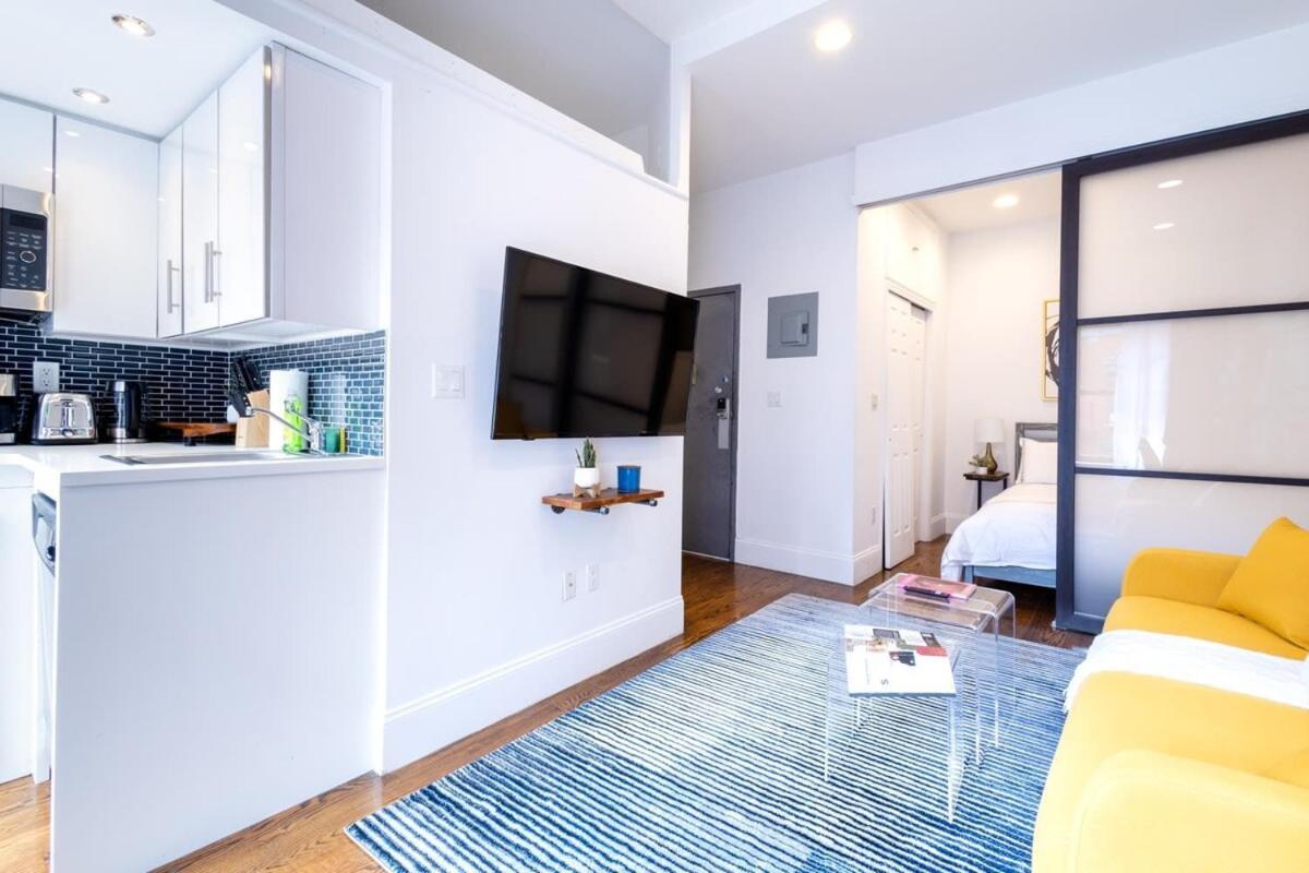 69-5c Festive Comfort Brand New 1br Lower East Side Christmas Ready Apartment *